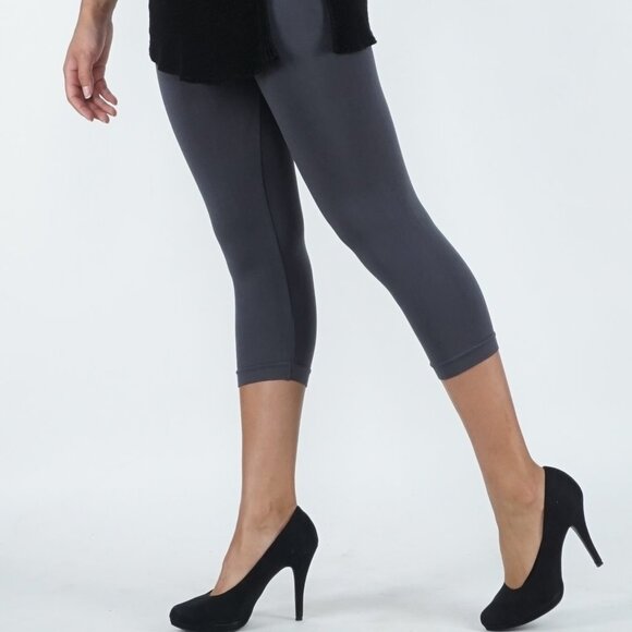 5StarsLine Soft, Capri Length Leggings - Picture 6 of 7